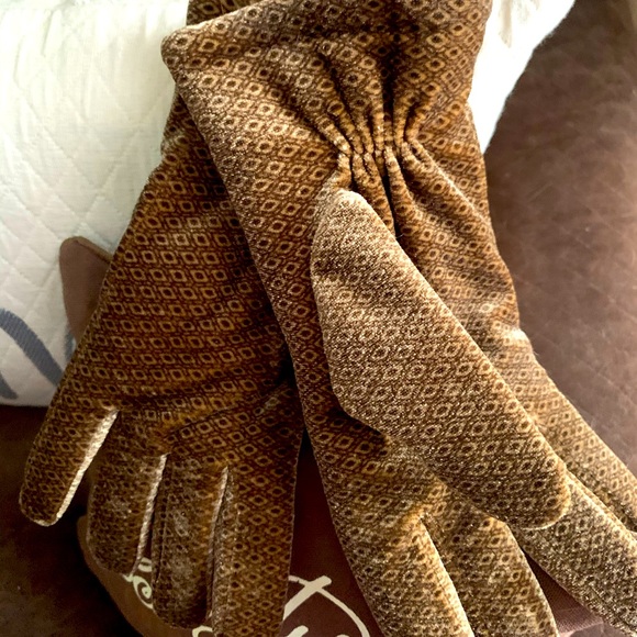 Like-new Velvety Soft 💕Warm🧤black Diamond gloves - Picture 4 of 5